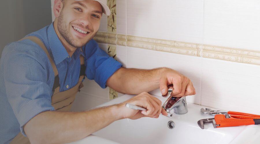 Expert burst pipe repair services in Sheldon, MO